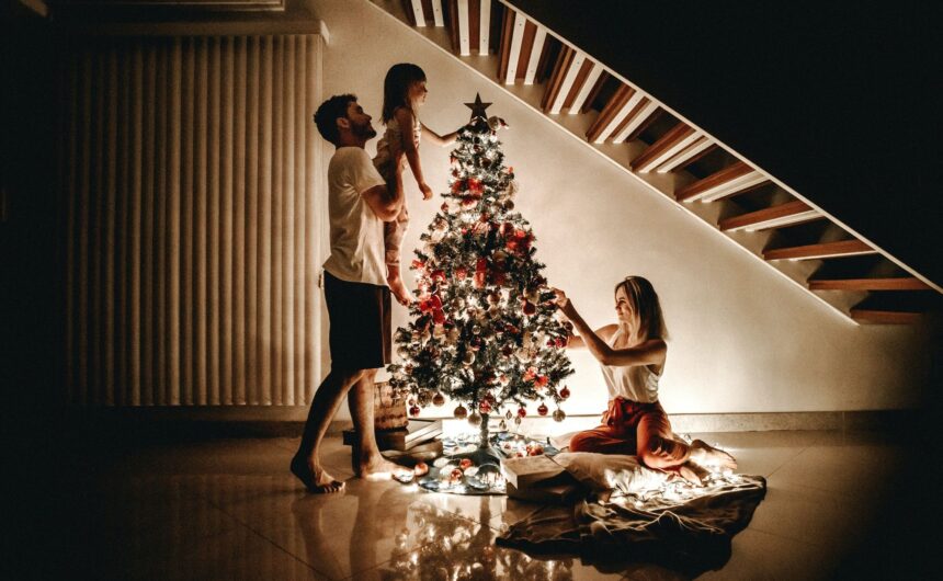 Zjedz śledzika, bo Mikołaj nie przyjdzie – świąteczna ballada o „niegrzecznych” dzieciach i „życzliwych” pytaniach