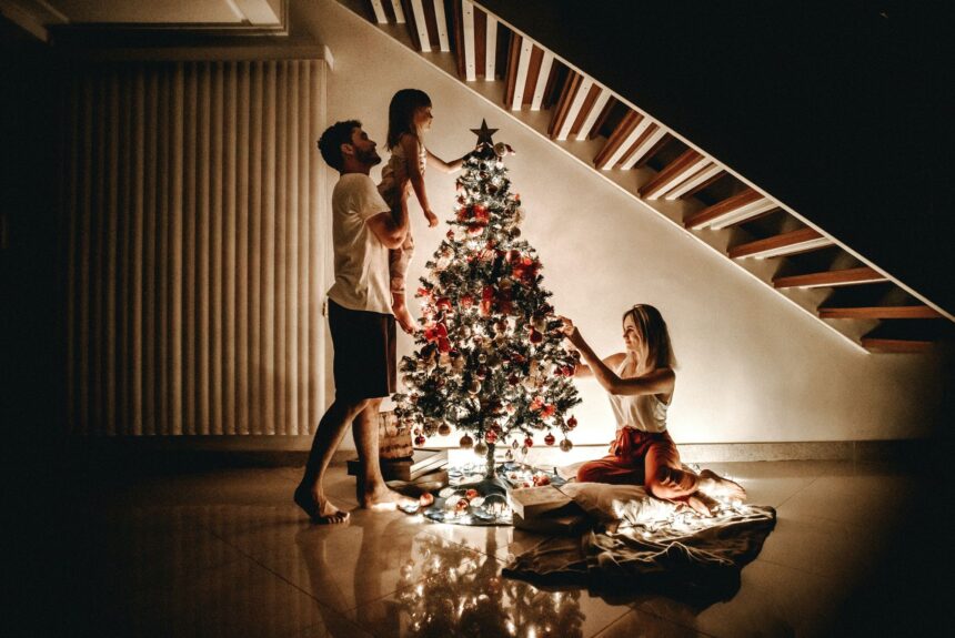 Zjedz śledzika, bo Mikołaj nie przyjdzie – świąteczna ballada o „niegrzecznych” dzieciach i „życzliwych” pytaniach